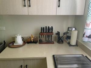 A cozinha ou kitchenette de Caribbean Charm 2BR with Stunning Sea Views