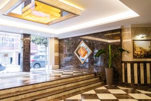 Imagine din galeria proprietății Central Luxury Antique Apartment în Varna