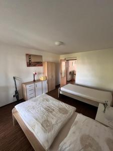 Postel nebo postele na pokoji v ubytování Apartmán Sadová 430