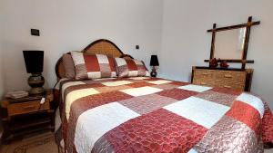 Postel nebo postele na pokoji v ubytování Taddart, C'est chez vous, tout simplement.