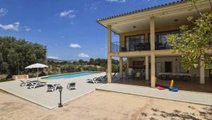 an image of a house with a swimming pool at Fantastisches kürzlich gebautes Landhaus mit Panoramablick, Pool und Klimaanlage in Campanet +14 photos