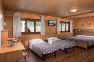 Gallery image of Hotel Centrale in Alleghe +17 photos