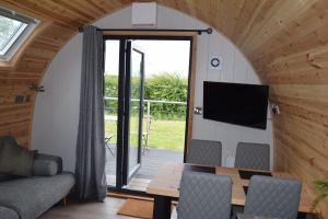 a living room with a couch and a table and a tv at Oakwood Escapes in North Cliff