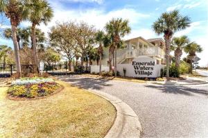 Сад в Coastal91 Free Golf Cart Gated Beach Access