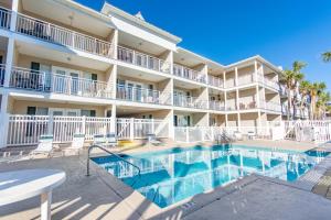 a hotel with a swimming pool in front of a building at Caribleu Getaway Beach View Hot tub & Pool in Destin