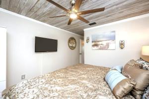 TV o dispositivi per l'intrattenimento presso Captains Quarters 3 Comm Pools Pet Friendly
