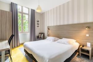 Letto o letti in una camera di Brit Hotel Spa Le Connetable