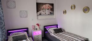 Ein Bett oder Betten in einem Zimmer der Unterkunft Ferienwohnungen Auetal