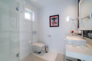 A bathroom at Lani's Suites de Luxe - Adults Only