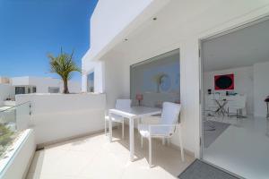 A television and/or entertainment centre at Lani's Suites de Luxe - Adults Only