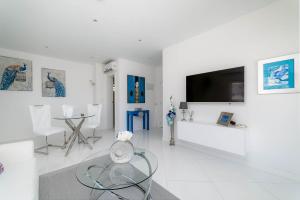 A television and/or entertainment centre at Lani's Suites de Luxe - Adults Only