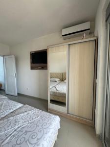 Ένα ή περισσότερα κρεβάτια σε δωμάτιο στο Apartmani ZMS