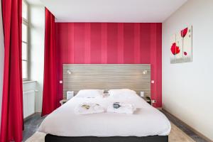 Letto o letti in una camera di Brit Hotel Spa Le Connetable