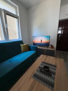 Uma televisão e/ou sistema de entretenimento em Highland view
