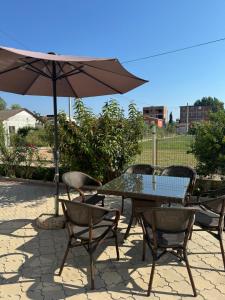 Κήπος έξω από το Apartmani ZMS