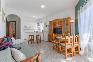 Η κουζίνα ή μικρή κουζίνα στο Sea View Apartment Green Paradise Palms