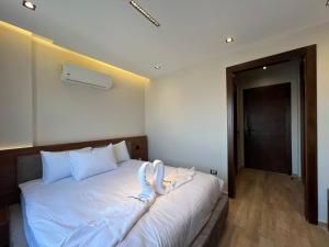 Letto o letti in una camera di Gaia Pyramids View INN