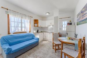Η κουζίνα ή μικρή κουζίνα στο Sea View Apartment Red Summer Breeze
