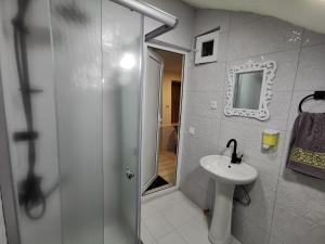 Koupelna v ubytování Guest House Natia