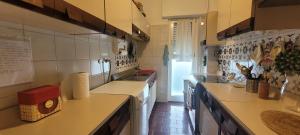 Η κουζίνα ή μικρή κουζίνα στο Moggio - Concenedo 27 Paradise