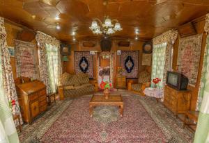 Gallery image of The Altaf Group Of Houseboats in Srinagar