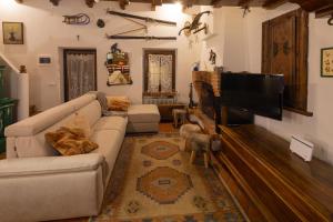 TV a/nebo společenská místnost v ubytování Chalet Corona