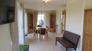 a dining room and living room with a table and chairs at Seeblick in Groß Schwansee