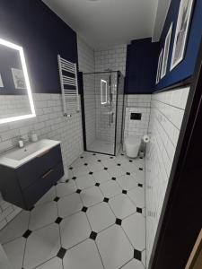 Ένα μπάνιο στο Apartament Zielone Łąki