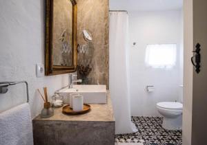 a bathroom with a sink and a toilet at Casa do Largo in Torres Vedras