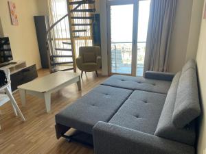 Гостиная зона в Sea view apartment