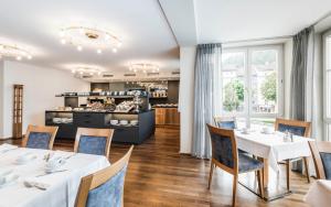 Restoran või mõni muu söögikoht majutusasutuses HOTEL POST alpine cityflair