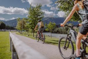 Rattasõit majutusasutuse HOTEL POST alpine cityflair aladel või selle läheduses
