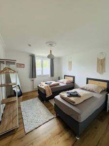 Ένα ή περισσότερα κρεβάτια σε δωμάτιο στο Familiendomizil am Meer - Erholung pur an der Ostsee!W3