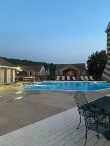 Πισίνα στο ή κοντά στο Beautiful Branson Getaway-Next to Silver Dollar City &Tablerock-Family Amenities