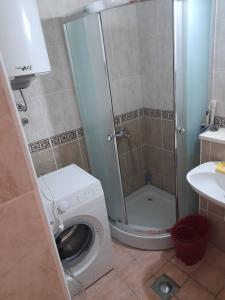 Ένα μπάνιο στο Apartman sa balkonom