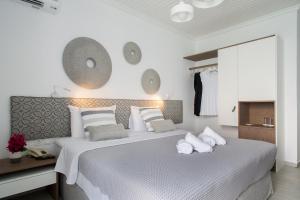 Postel nebo postele na pokoji v ubytování Aurora - Rooms & Suites - Spetses