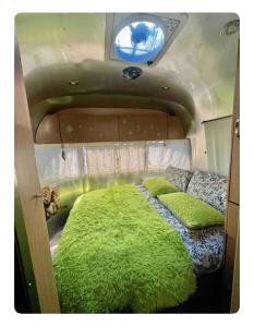 Postel nebo postele na pokoji v ubytování Airstream Get Away!