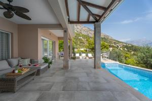 Bazén v ubytování Villa Porto Mimice, 40sqm Heated Private Pool, 4 bedrooms, Sauna, Gym, Billiard nebo v jeho okolí + 37 fotografií