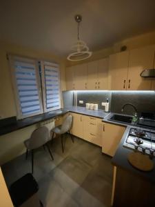 Η κουζίνα ή μικρή κουζίνα στο Apartament Golden Five +9 φωτογραφίες