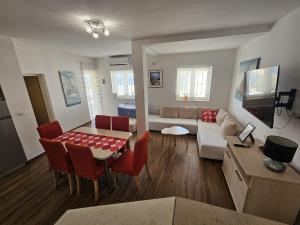 a living room with a table and a couch at Apartments Villa Šibenik in Primošten