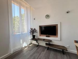 TV a/nebo společenská místnost v ubytování Studio lumineux avec belle vue
