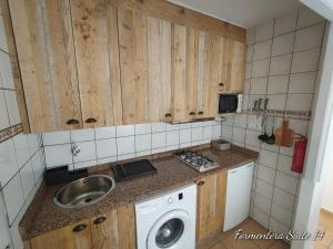Kuchyňa alebo kuchynka v ubytovaní Formentera suite 14