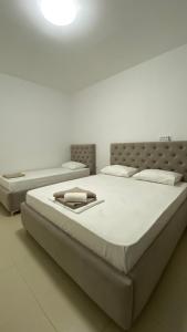 Postel nebo postele na pokoji v ubytování Apartments Drini + 17 fotografií