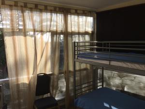 Palanda nebo palandy na pokoji v ubytování Tenerife Hostel
