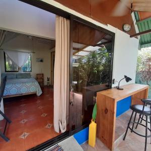 Μια τηλεόραση ή/και κέντρο ψυχαγωγίας στο BeachBungalow Surf&Stay