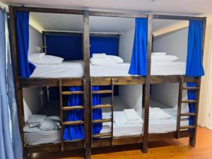 Ένα ή περισσότερα κρεβάτια σε δωμάτιο στο Carolina Hostel