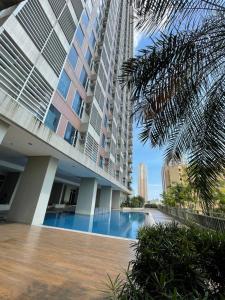 Πισίνα στο ή κοντά στο 8 Adriatico - 1 Bedroom with 1 Parking Space near SLMEC, PGH and US Embassy