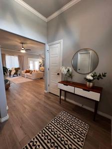 Fotografie z fotogalerie ubytování Modern Retreat by Airport v destinaci Oklahoma City + 12 fotografií