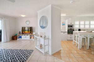 Una cocina o cocineta en Seagate Escape at Caloundra