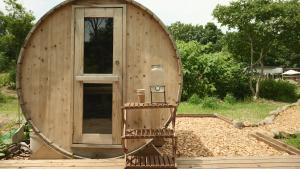 Garður fyrir utan Yoichi Vineyard Glamping